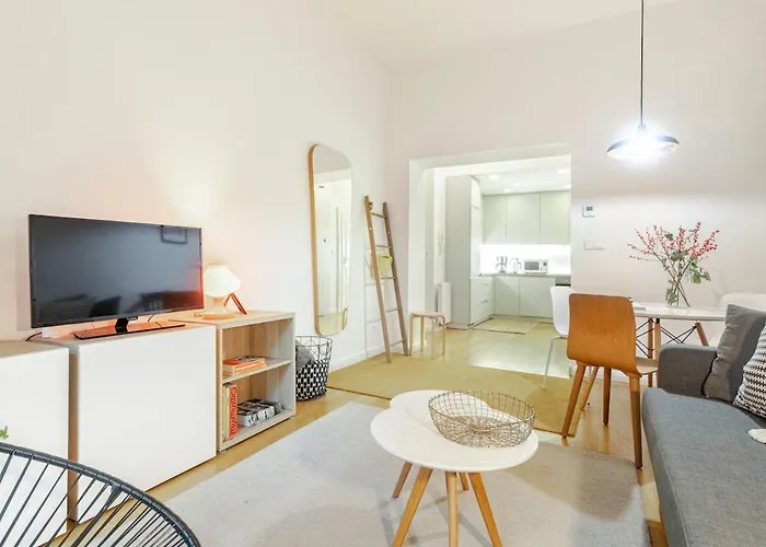 Modern Apartment With Garden